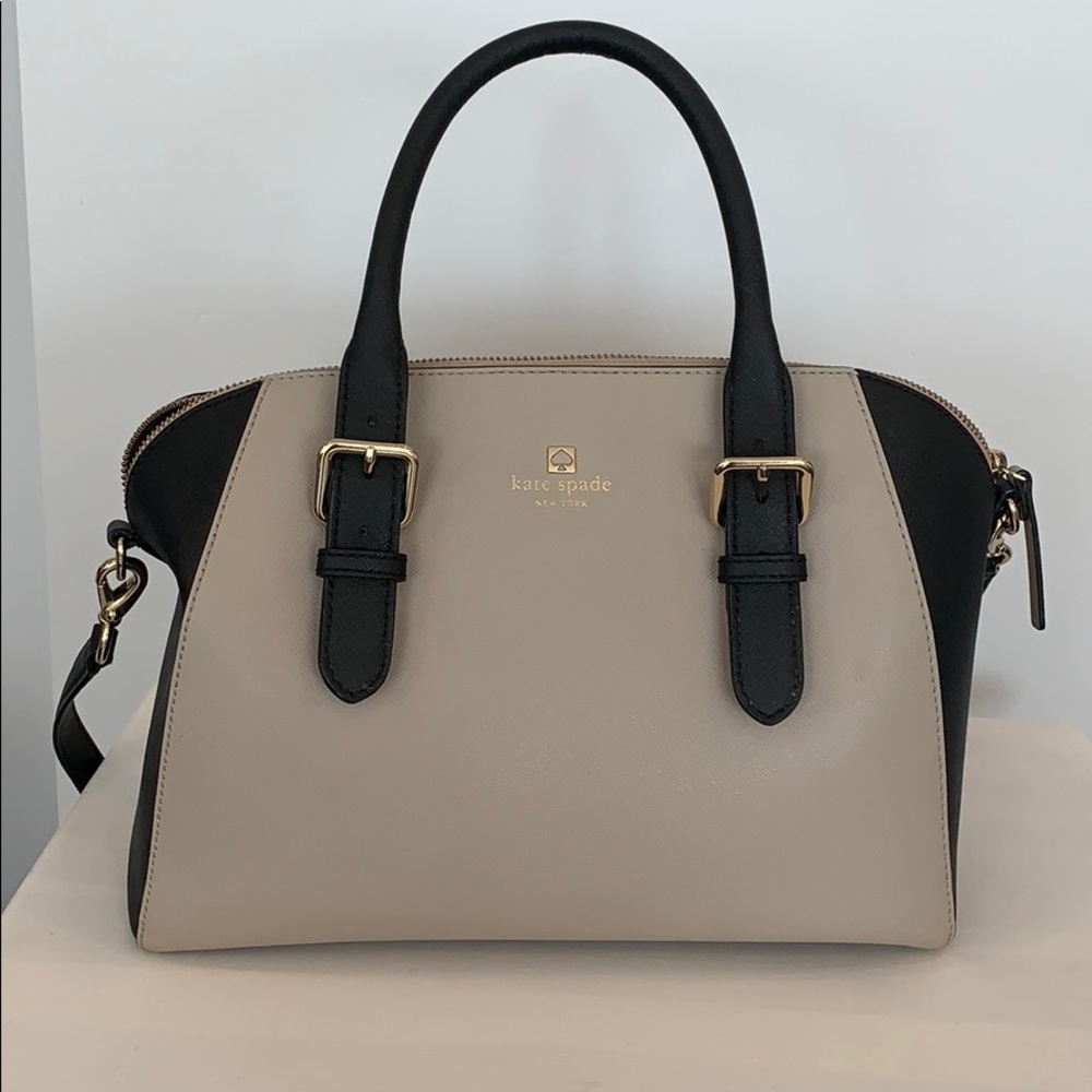 Good condition KATE SPADE PURSE! CHEAP PRICE